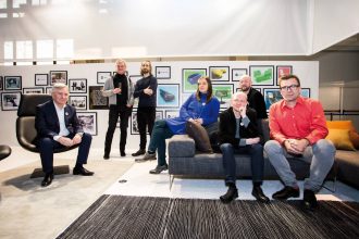 10-lecie Noti. Od lewej: Ryszard Balcerkiewicz, Jerzy Porębski, Krystian Kowalski, Renata Kalarus, Tomasz Augustyniak, Piotr Kuchciński i Tomek Rygalik. Poznań, „Arena Design”, 2015 r.