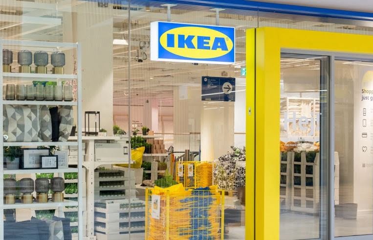 Sklep IKEA od wejścia. Miesięcznik i portal branży meblarskiej BIZNES.meble.pl.