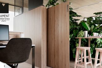 Dekor Tablilla z oferty Impress Dekor z nagrodą w konkursie "Diament Meblarstwa 2023", zastosowanie w przestrzeni biurowej.