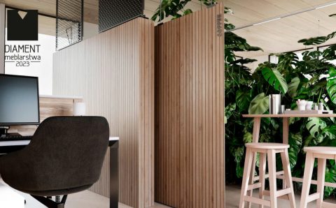 Dekor Tablilla z oferty Impress Dekor z nagrodą w konkursie "Diament Meblarstwa 2023", zastosowanie w przestrzeni biurowej.