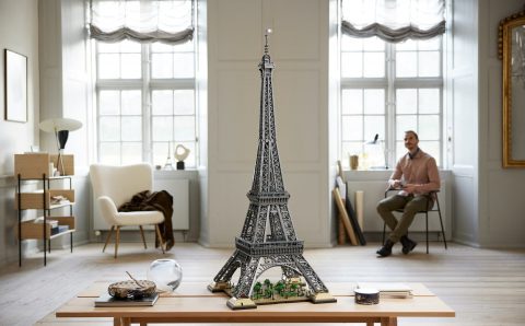 Zestaw klocków LEGO Wieża Eiffla. Miesięcznik i portal BIZNES.meble.pl.