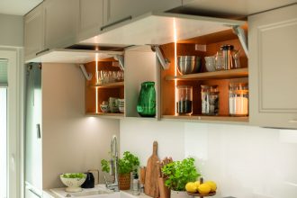 Häfele Discoveries -podnośniki i oświetlenie do szafek kuchennych - miesięcznik i portal informacyjny branży meblarskiej biznes.meble.pl