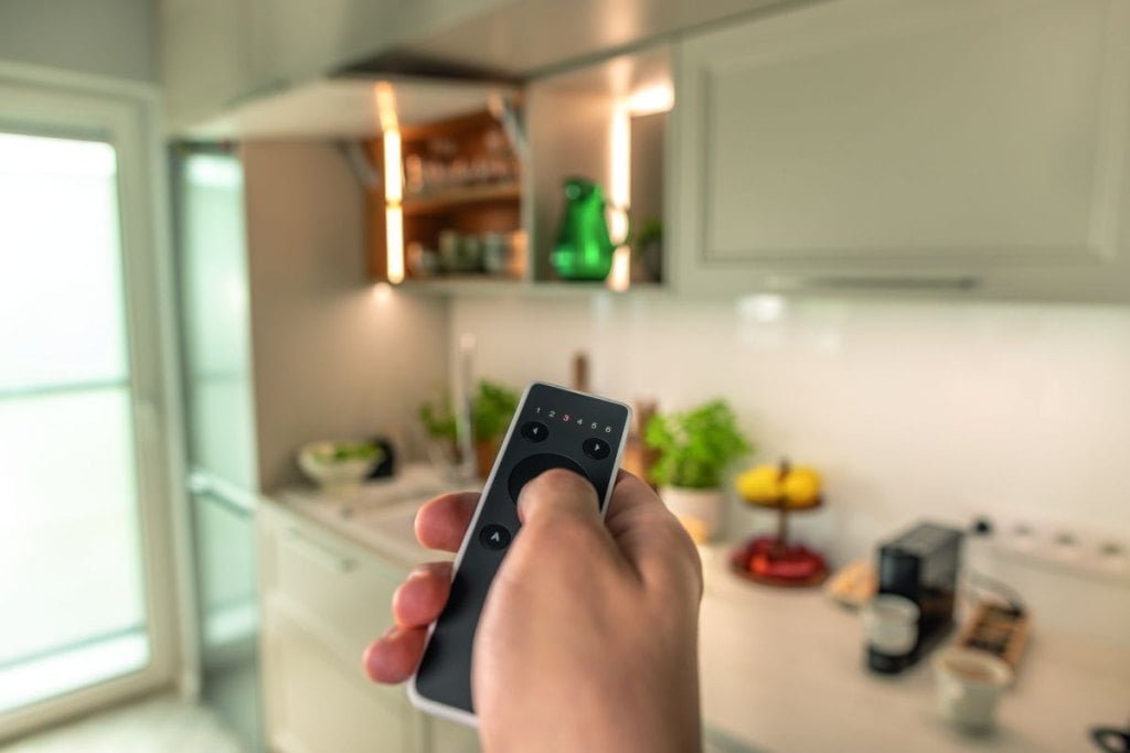 Häfele Discoveries -sterowane za pomocą pilota oświetlenie do szafek kuchennych - miesięcznik i portal informacyjny branży meblarskiej biznes.meble.pl