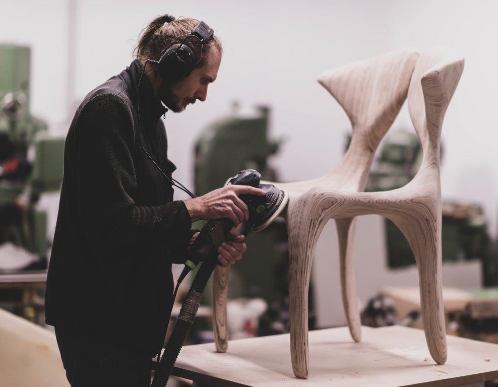 Projekty Cyryla Zakrzewskiego wymagają znacznego zaangażowania pracy ręcznej.