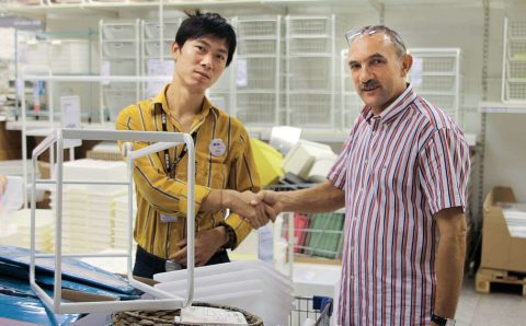 Jan Szynaka – wizyta w fabryce mebli Swedwood w Chinach, 2013 r.