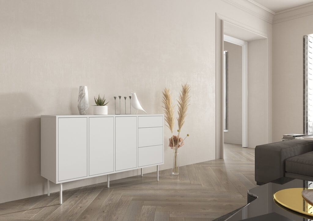 Komoda „Mirka” z oferty Onemarket.eu to funkcjonalny mebel, który wyposażono w trzy szuflady oraz trzy szafki zamykane drzwiczkami.