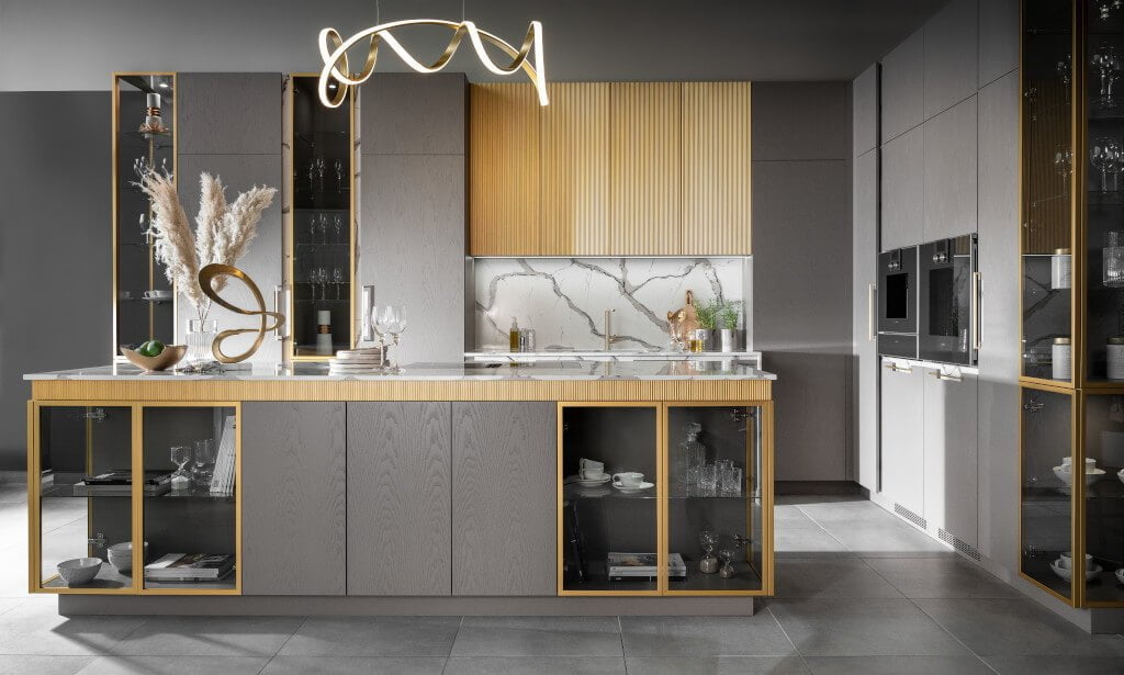 Za intrygującą nazwą „Fenice” od Halupczok kryje się równie intrygująca kolekcja, w której projekcie sięgnięto po inspiracje cenionym kruszcem.