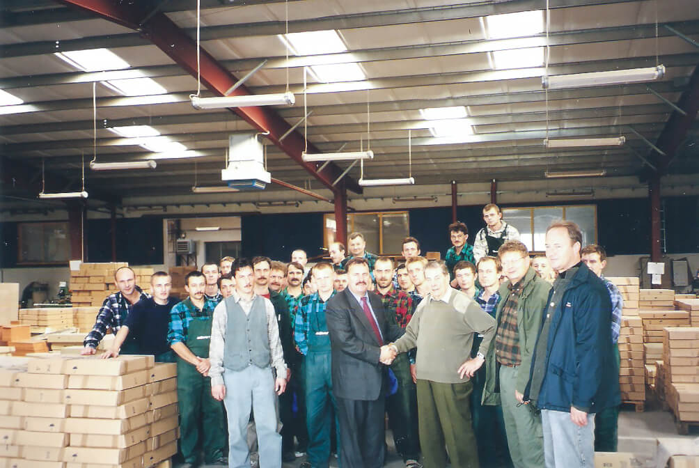 Z Juliusem Blumem, właścicielem i założycielem, firmy Blum i jego synem, Lotharem podczas spotkania z załogą Stolpłytu, 2003 r.