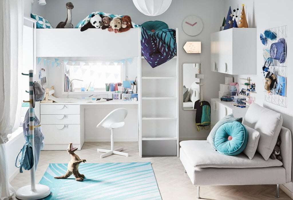 Meble modułowe „Småstad” IKEA rosną wraz z dzieckiem, wystarczy przearanżować ich układ w pokoju, złączyć ze sobą lub rozdzielić.