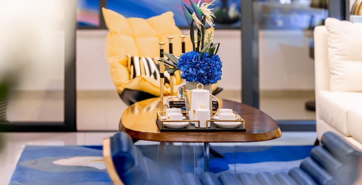 Wnętrze sklepu meblowego.