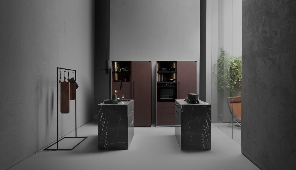 Small Living Kitchens marki Falper to niespotykana dotąd koncepcja, która pozwala zachować wysokie standardy i wygodne rozwiązania typowe dla dużych kuchni.