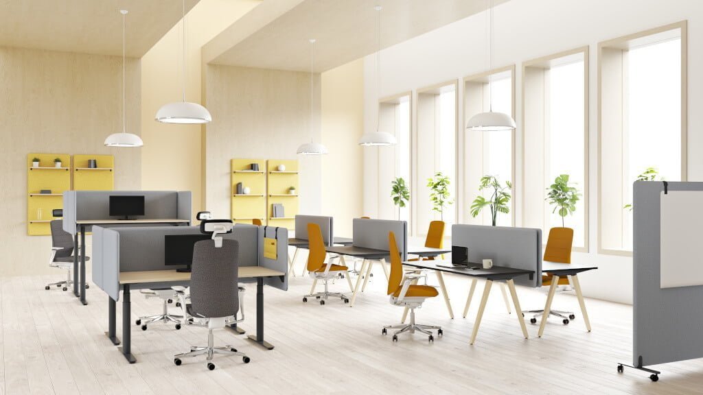 Stoły z serii „Oberon” oferowane przez Kinnarps z możliwością łączenia i łatwej rekonfiguracji umożliwiają stworzenie elastycznego środowiska pracy, które łatwo dostosować do zmieniających się potrzeb.