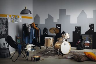 Jeśli mamy w domu aspirującego muzyka perkusistę, doskonałym tłem dla realizacji jego pasji będzie stworzenie ściany obrazującej wielkomiejskie wieżowce.