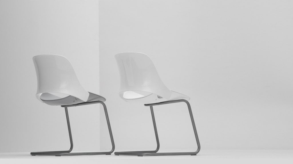 Inspiracji do stworzenia fotela „Trea” dostarczyła skorupa homara: egzoszkielet poruszający się w harmonii z żywym organizmem.