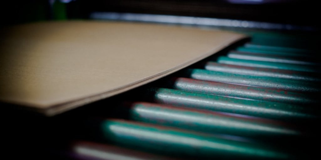 Transport arkuszy tektury meblarskiej w zakładzie TOP SA