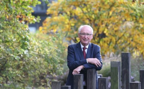 Nagroda Milestones za zarządzanie zasobami ludzkimi. Na zdjęciu: Walter Schatt przed zakładem w Thansau.