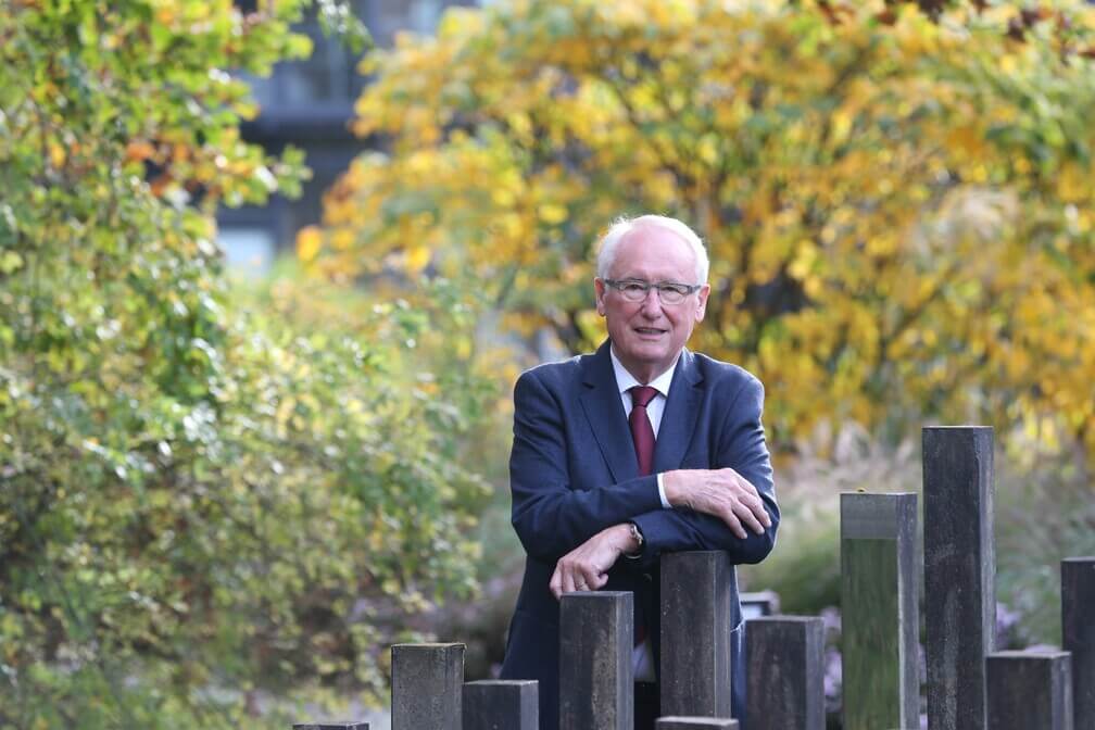 Nagroda Milestones za zarządzanie zasobami ludzkimi. Na zdjęciu: Walter Schatt przed zakładem w Thansau.