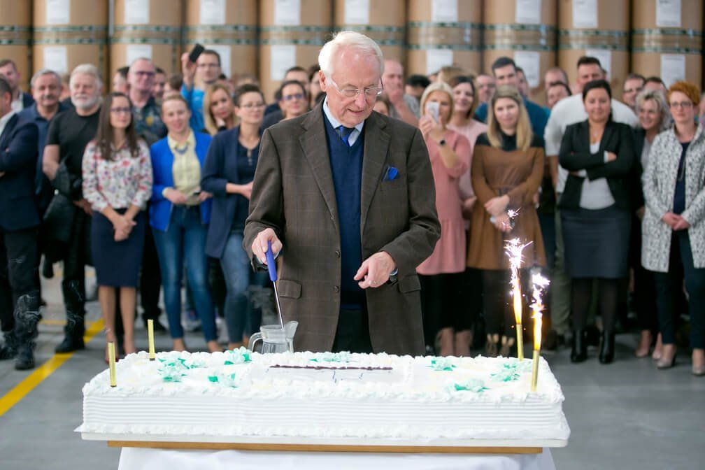 Spotkanie z załogą w Głuchołazach i uroczysty tort z okazji 25–lecia Schattdecor w Polsce.