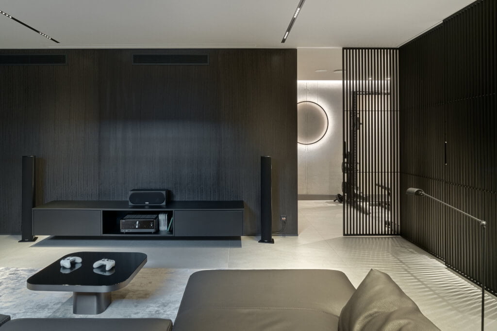 W duchu modernizmu wnętrze zaprojektowała architektka Ewelina Jankowska, prowadząca pracownię EV Architects.