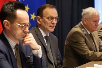 Zasady sprzedaży drewna i certyfikaty były tematami rozmów wiceministra z branżą drzewną.