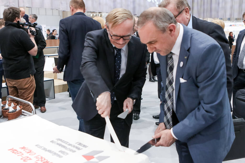 20-lecie Ogólnopolskiej Izby Gospodarczej Producentów Mebli: Przemysław Trawa (Międzynarodowe Targi Poznańskie) i Jan Szynaka (OIGPM), 2016 r.