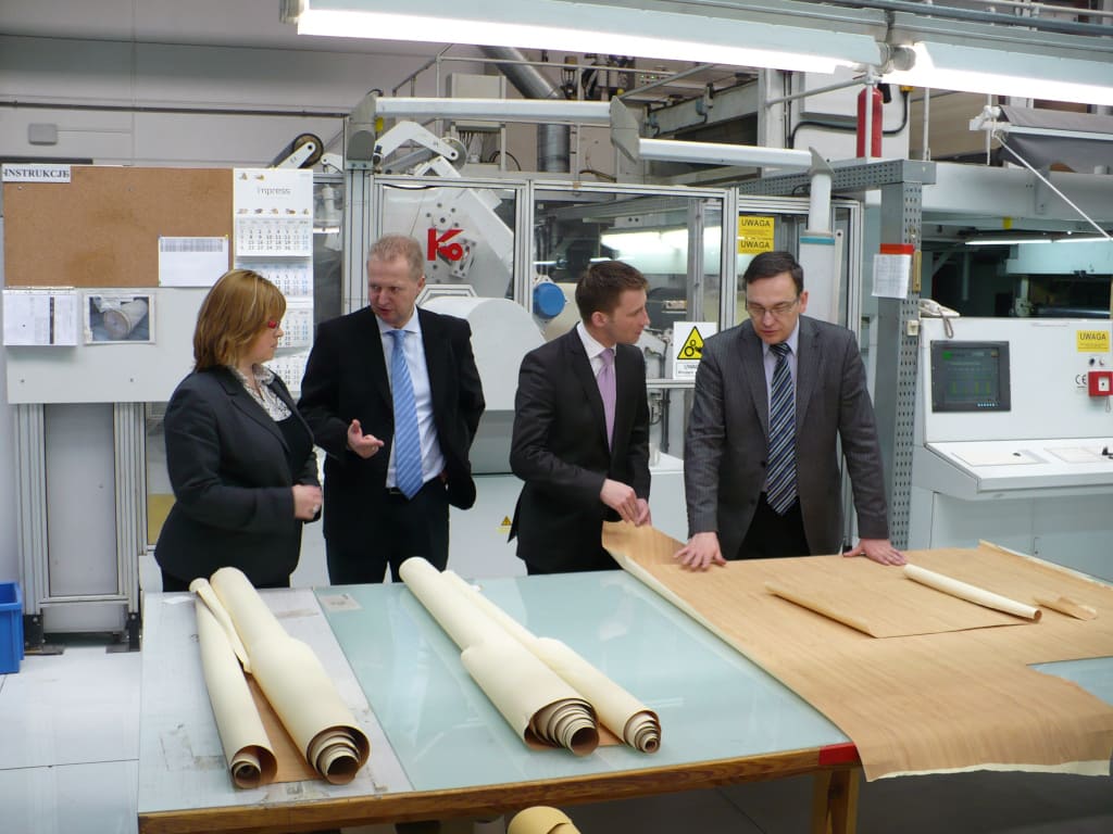 Od lewej: Aneta Werla, Dariusz Świątek, prezydent Ełku – Tomasz Andrukiewicz, Michał Pacynko (Impress).