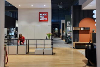 Stoisko firmy Black Red White na targach Meble Polska 2023, Poznań.