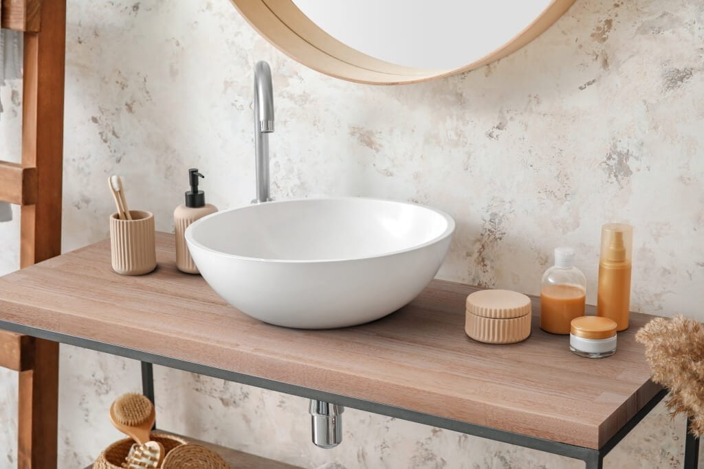 Blaty firmy DLH wykonane z drewna hevea zachwycają wyglądem i właściwościami. Przy odpowiednim zabezpieczeniu mają wysoką odporność na wilgoć i są stabilne wymiarowo.