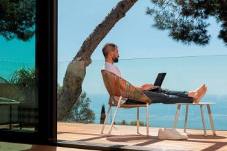 Cyfrowy nomadyzm zyskuje popularność wśród młodych ludzi.