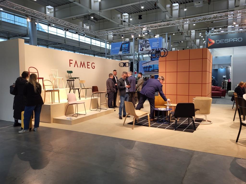 Stoisko firmy Fameg na targach Meble Polska 2023, Poznań.