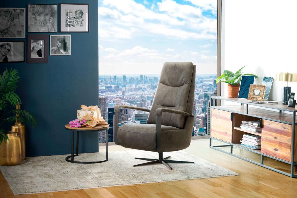 Marka Livingroom wychodząc naprzeciw potrzebom konsumentów wyposaża swoje fotele w opcje masażu, podgrzewanie siedziska czy pomoc wstawania. Na zdjęciu: fotel „Apollo” Livingroom.