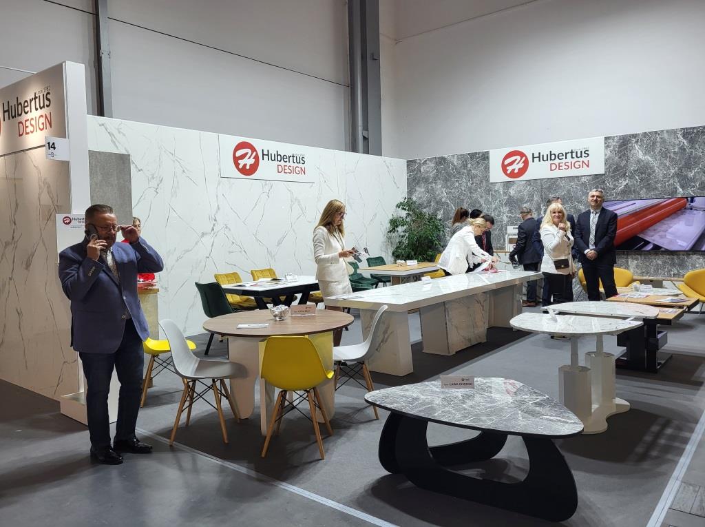 Stoisko firmy Hubertus na targach Meble Polska 2023, Poznań.