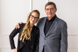 Jacek Kozłowski, prezes i założyciel marki Komandor oraz Rita Emilia Kozłowska, Dyrektor Operacyjny i sukcesorka marki Komandor.