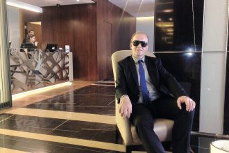 W oczekiwaniu na spotkanie z kontrahentami w hotelu w Bejrucie, 2013 r.