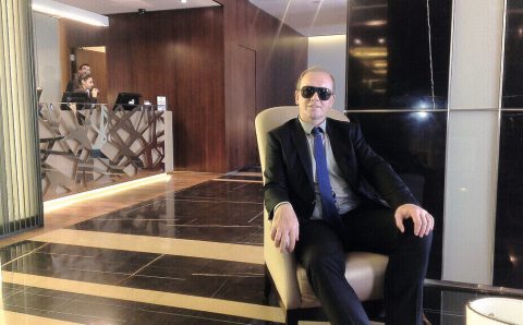 W oczekiwaniu na spotkanie z kontrahentami w hotelu w Bejrucie, 2013 r.