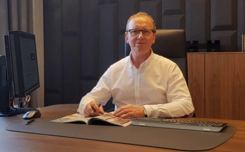 Jan Lenart w swoim gabinecie, 2018.