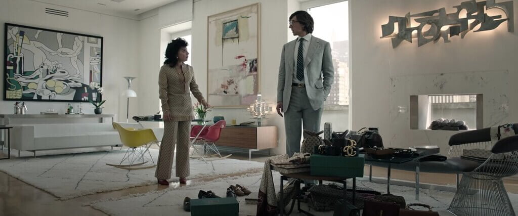 Kadr z filmu „House of Gucci”, który opowiada o dynastii będącej w posiadaniu modowej marki kojarzącej się na całym świecie z luksusem. Fot. materiały prasowe yestersen.