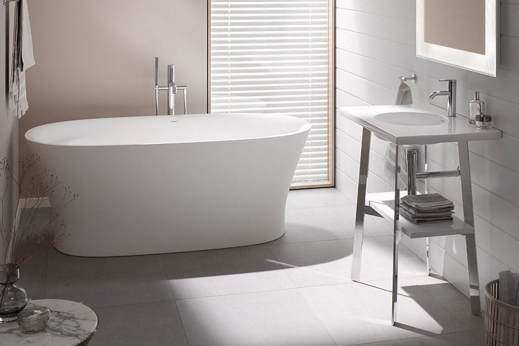 Charakterystyczną cechą kolekcji łazienkowej „Cape Cod” autorstwa Philippe'a Starcka od Duravit jest doskonała harmonia między naturalnymi materiałami i organicznymi formami.