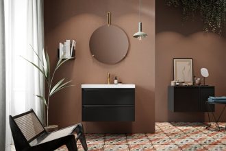 W kolekcji modułowej „Fonte” marki Defra prosty design brył podkreślają listwowe uchwyty, które w stylowy sposób zlicowano z powierzchnią frontów.