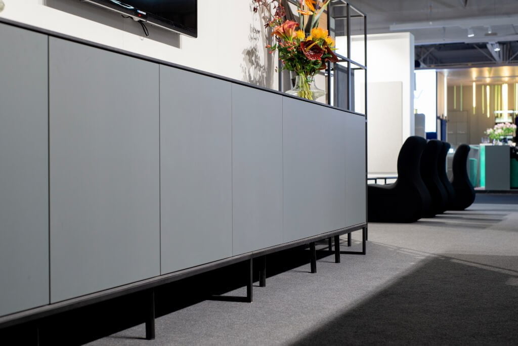 Kolekcja płyt meblowych „Velvet” produkcji Forner to aksamitna, ultramatowa powierzchnia dostępna w 23 trendy kolorach.