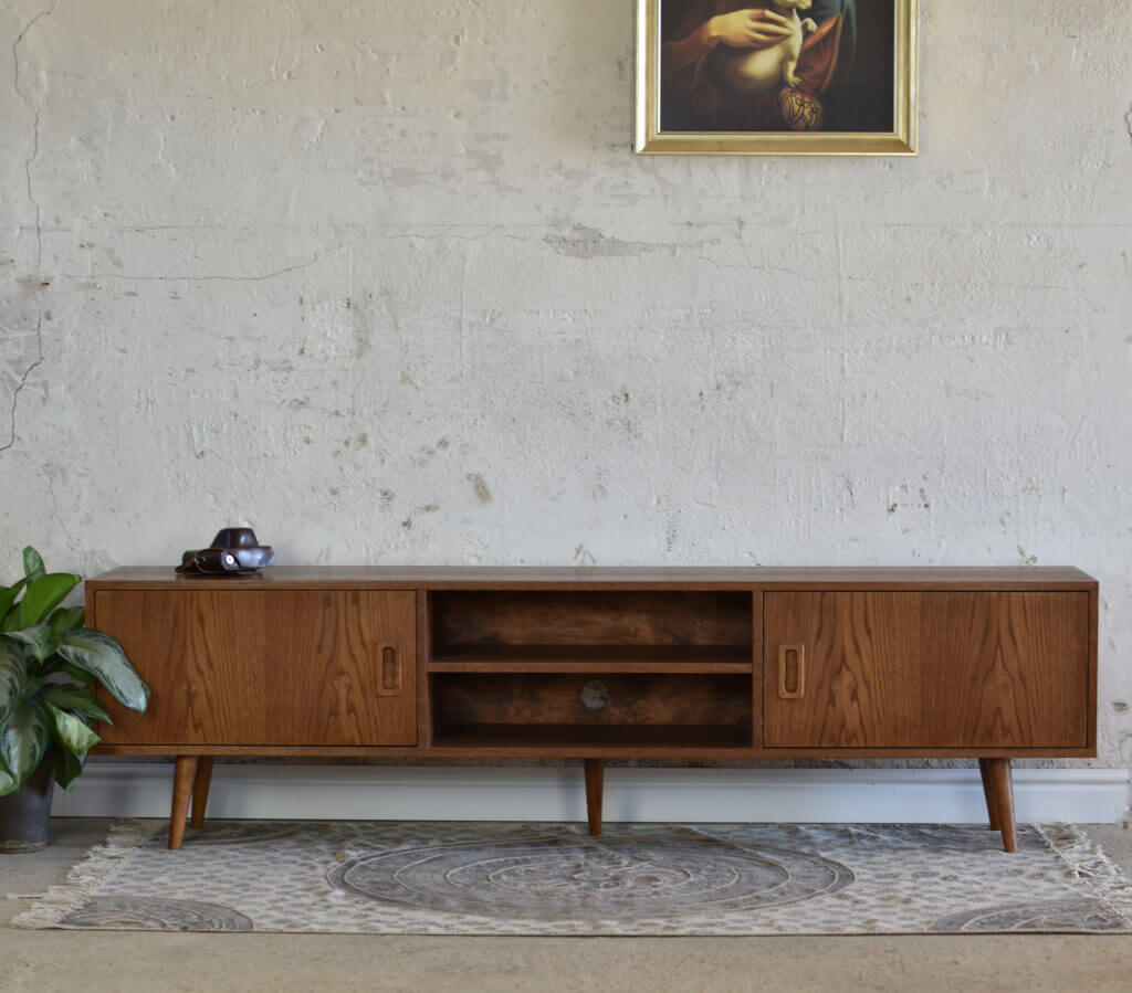 Komoda „Lotv Runo” marki Pastform Furniture od Pakamera podbije serce każdego miłośnika designu z lat 50. i 60. ubiegłego wieku.