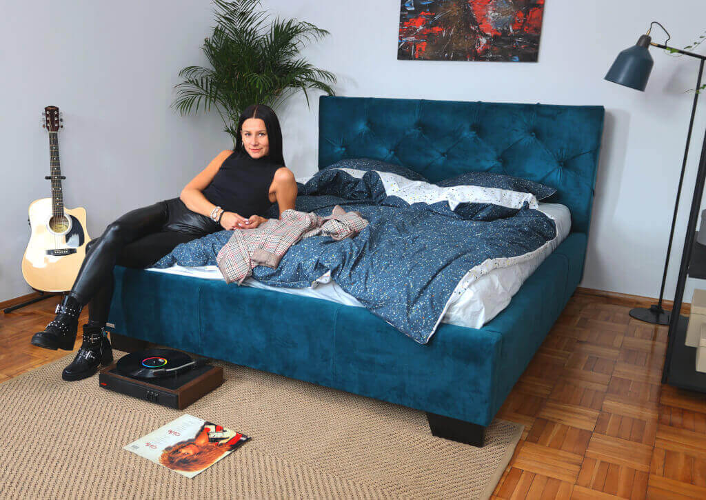 Łóżko tapicerowane „Elektra” Comfort4u.eu wyróżnia się pięknie pikowanym zagłówkiem, który jest znakiem rozpoznawczym tego modelu.