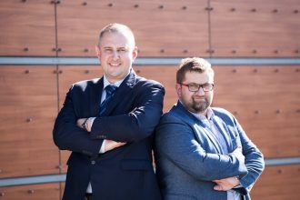 Od lewej: Marcin Depa i Robert Czerwiński, założyciele i członkowie Zarządu Style Form Contract.
