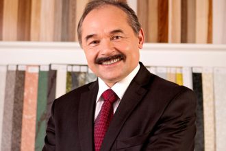 Mirosław Wolski, prezes Zarządu firmy Schattdecor.