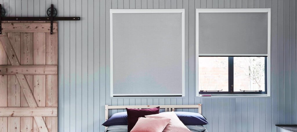 Nagrodzona Red Dot 2021 roleta „BlocOut” firmy Bloc Blinds z Wielkiej Brytanii skutecznie zaciemnia pomieszczenia, aby zapewnić spokojny sen.
