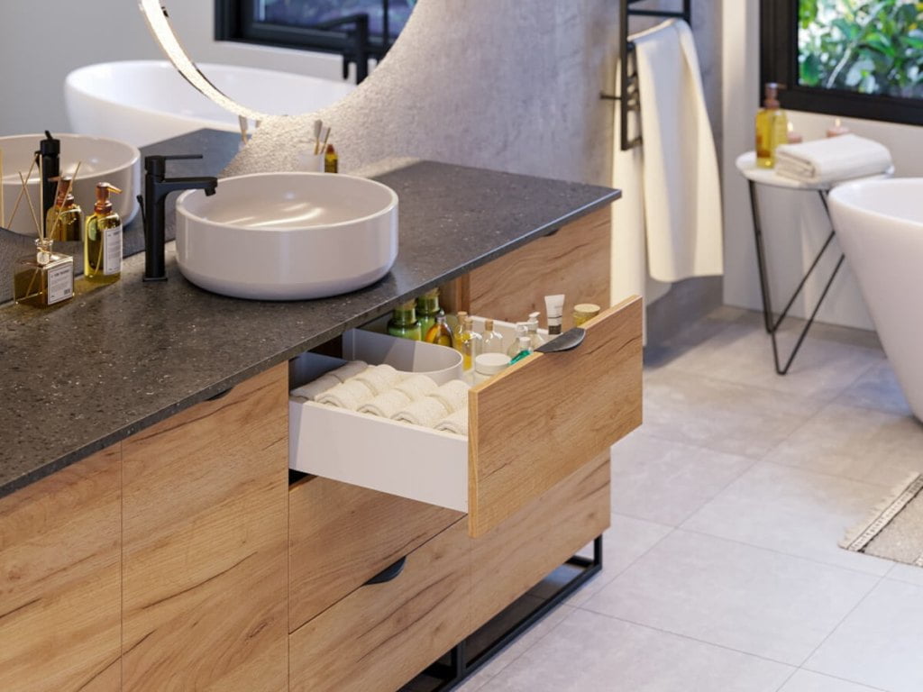 REJS - osłonka syfonu w jasnej łazience