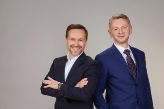 O problemach branży meblarskiej mówią Robert Bieńkowski i Krzysztof Zadrożny, właściciele firmy Zadrożni.