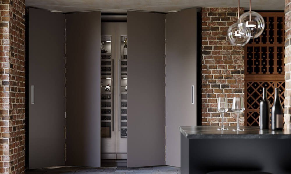 System Exedra Smart do drzwi obrotowo-kieszeniowych w kolorze szarym w loftowym wnętrzu firmy Salice, przedstawiciel AMI Polska - miesięcznik i portal informacyjny branży meblarskiej biznes.meble.pl