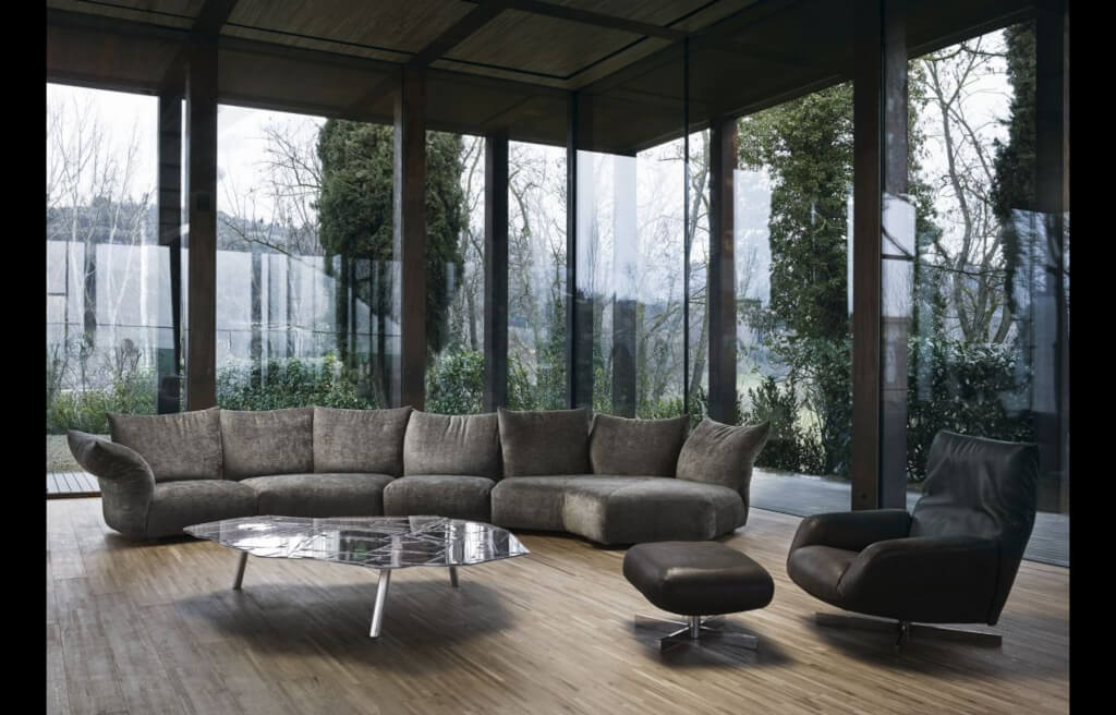 Styl mebli Edra jest bardzo wyrazisty i rozpoznawalny – od początku funkcjonowania jej produkty uważane są za ikony współczesnego designu.