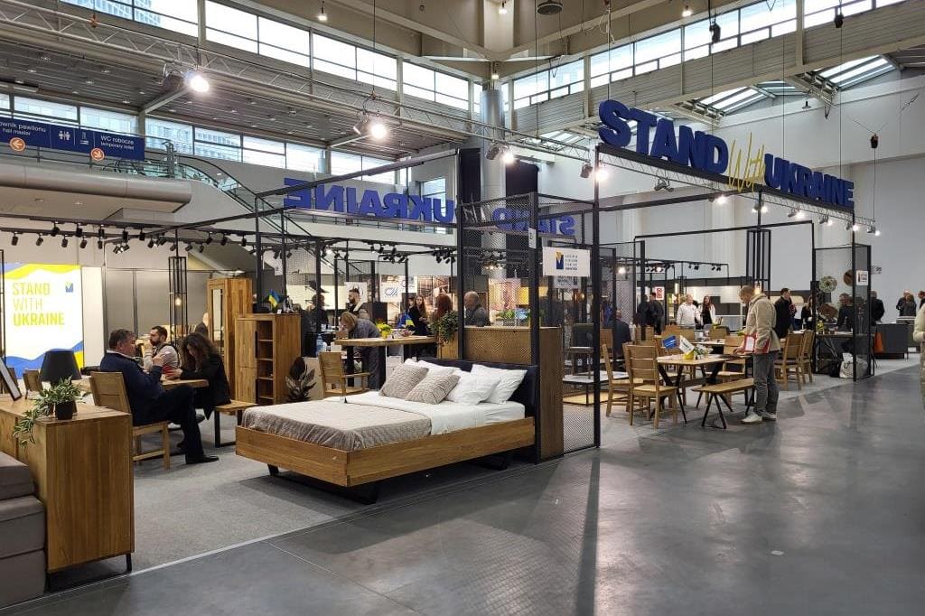 Wspólne stoisko firm z Ukrainy na targach Meble Polska 2023, Poznań.